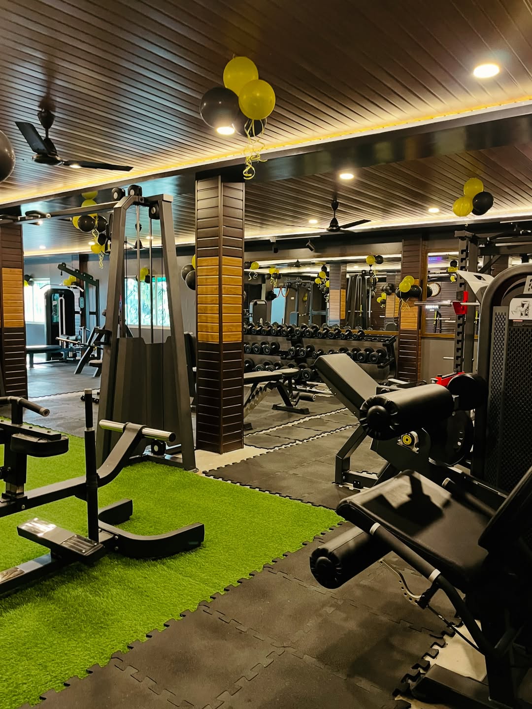 Elite Fitness interior view 12