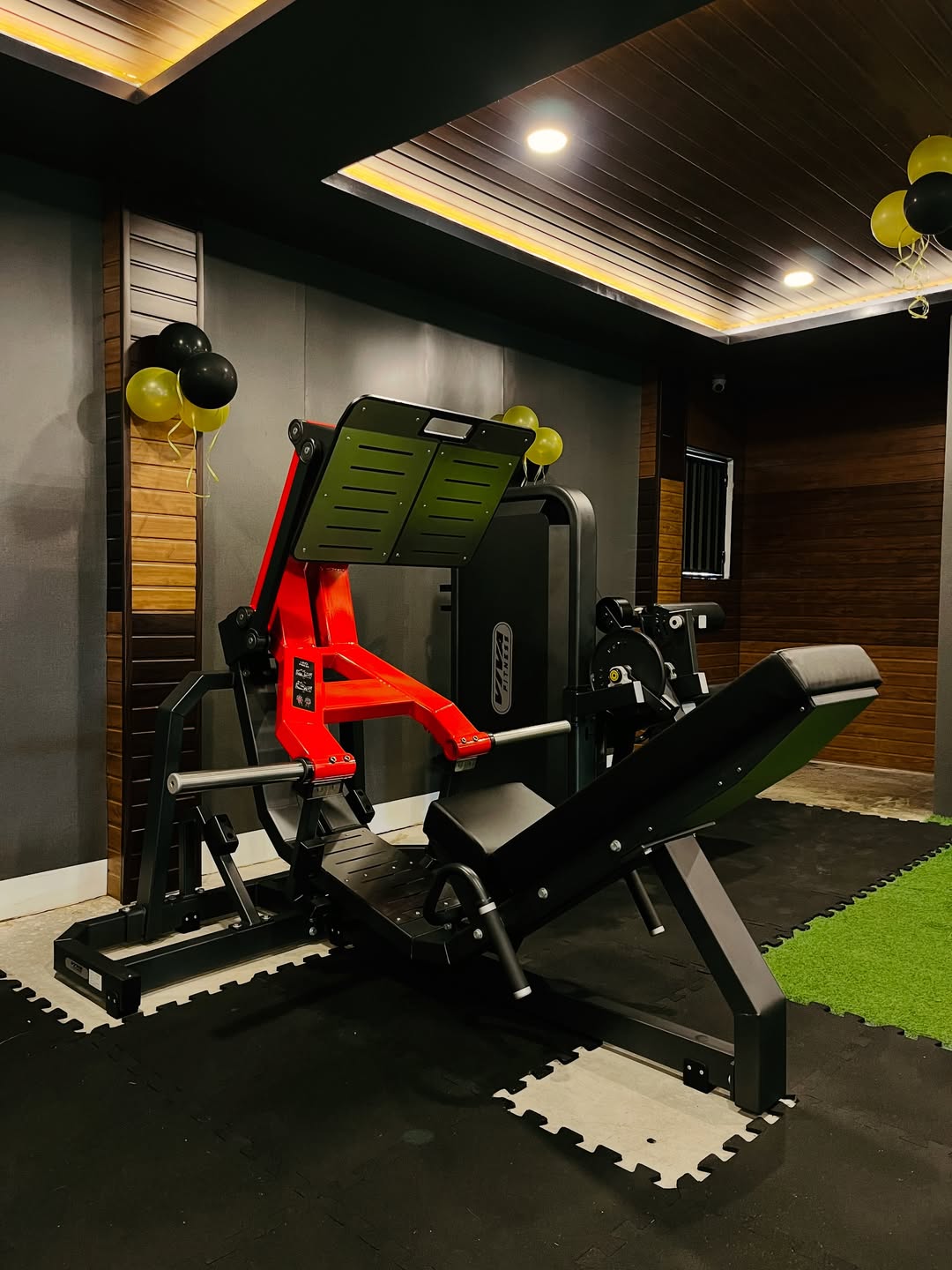 Elite Fitness interior view 19
