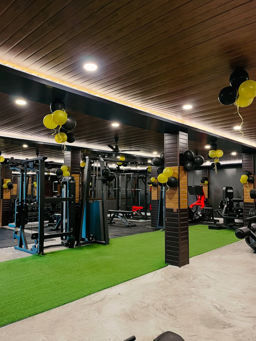 Elite Fitness interior view 09