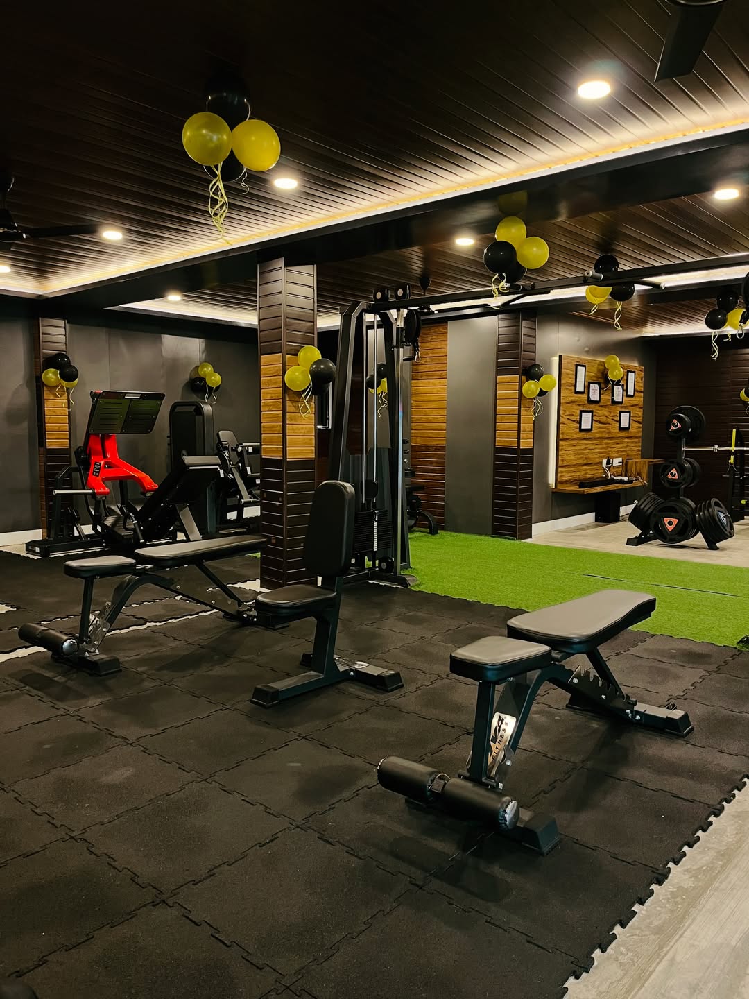 Elite Fitness interior view 15